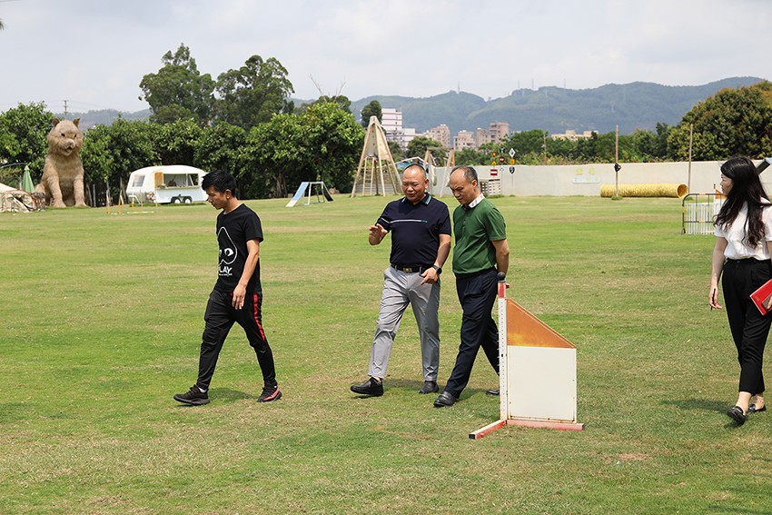阳西县谭鑫常务副县长和钟基建副县长等领导莅临半岛·(中国)官方网站实业有限公司参观视察